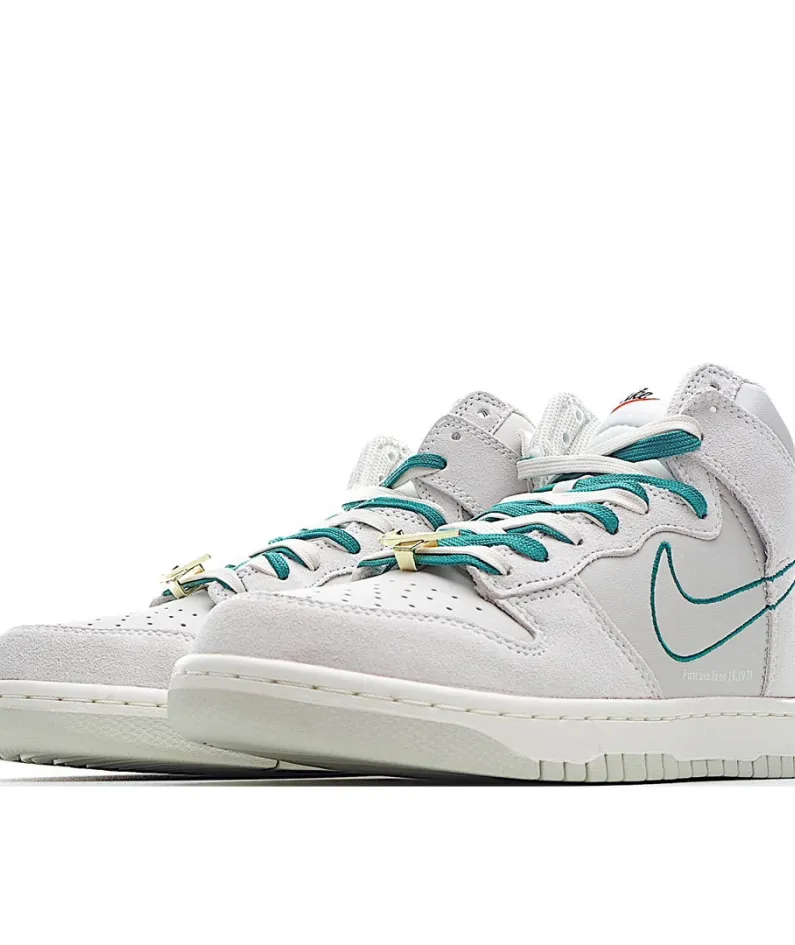 Nike DUNK HI SE