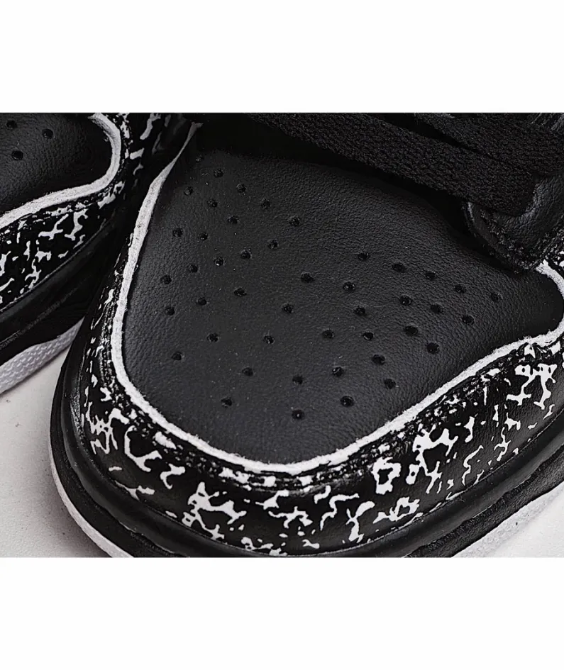 Nike SB Dunk Low Pro Low Top Sneakers