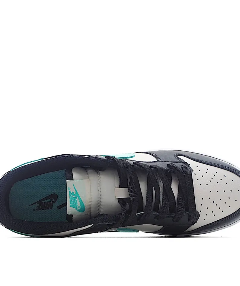 Nike DUNK LOW low-top sneakers