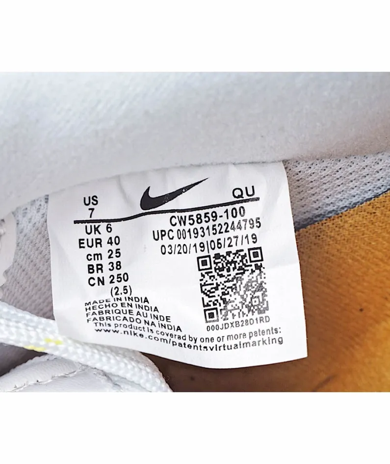 Nike Air Force 1 07 Low Top Sneakers