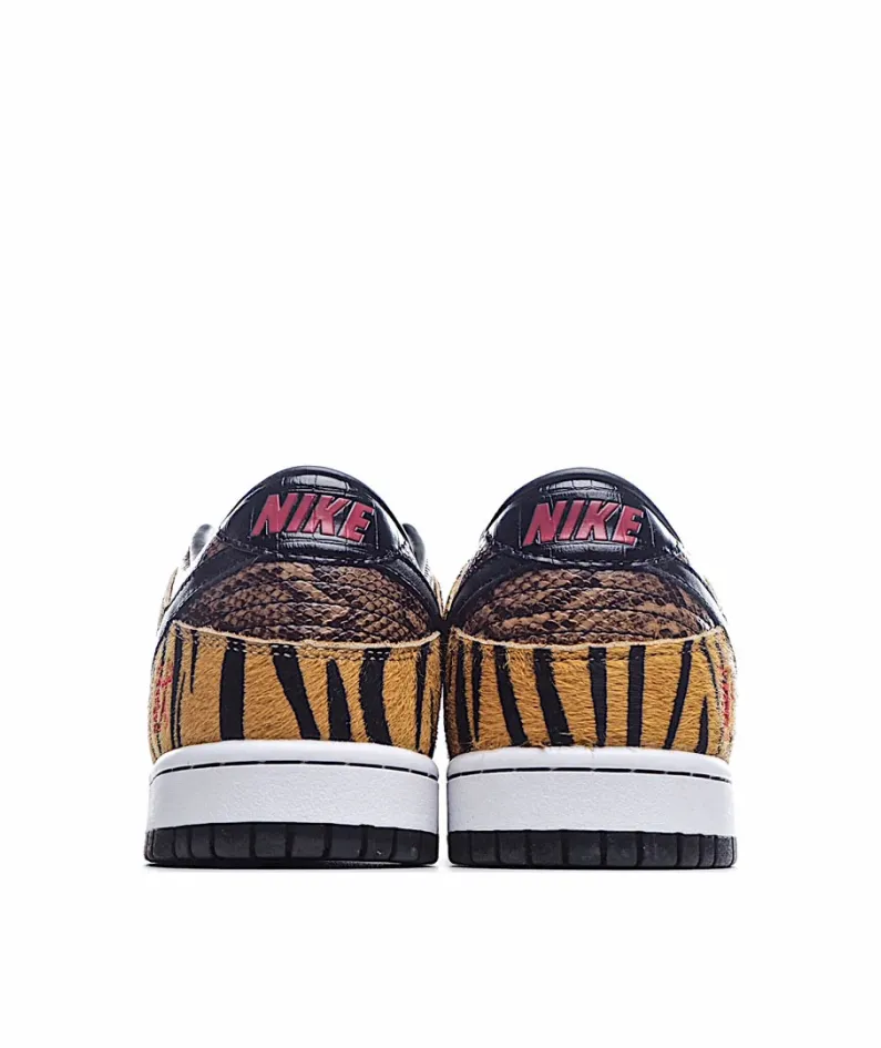 Nike SB Dunk Low Low-Top Sneakers