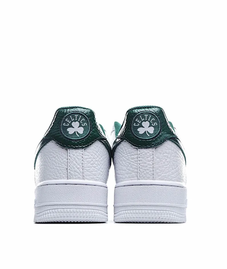 Nike Air Force 1 07 Low Top Sneakers