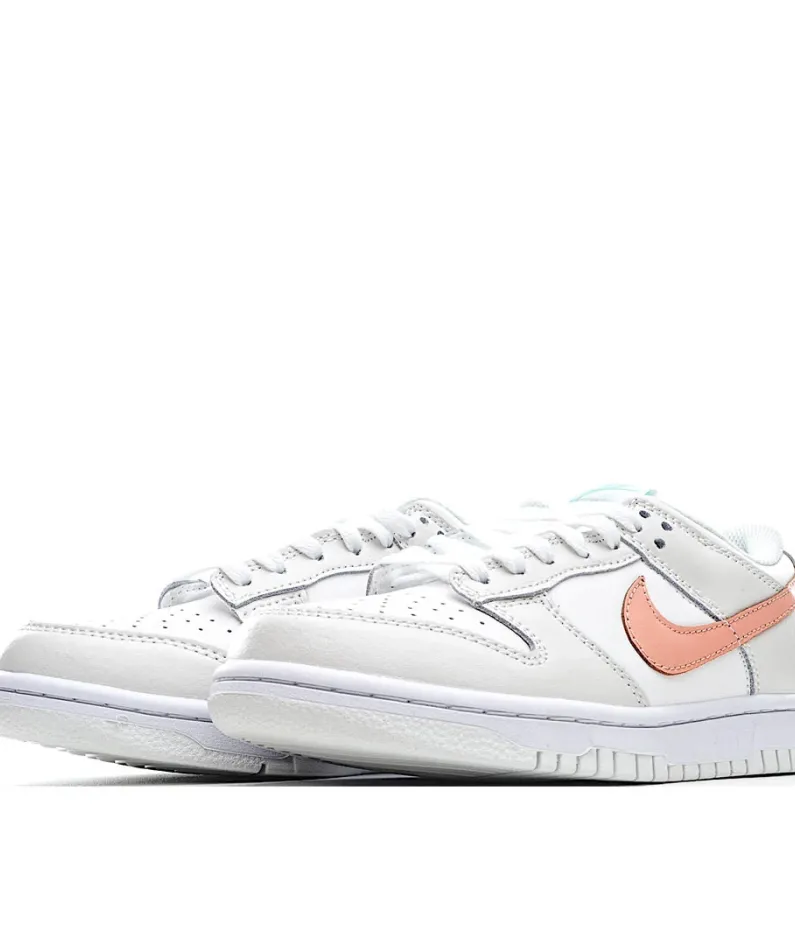 Nike Dunk SB Low Sneakers