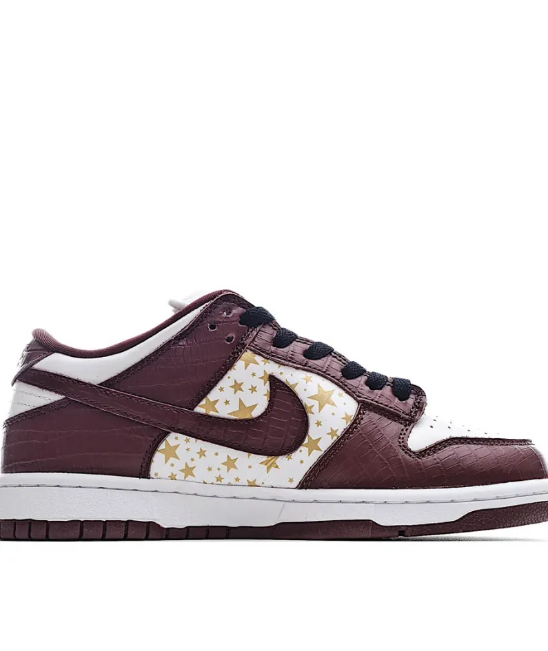 Supreme x  Nike SB Dunk Low
