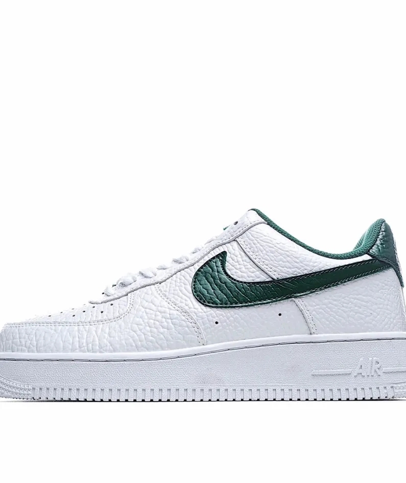 Nike Air Force 1 07 Low Top Sneakers