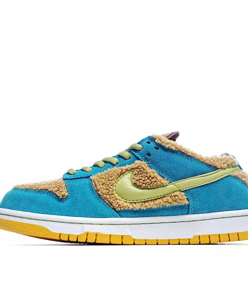 Nike SB Dunk Low Low-Top Sneakers