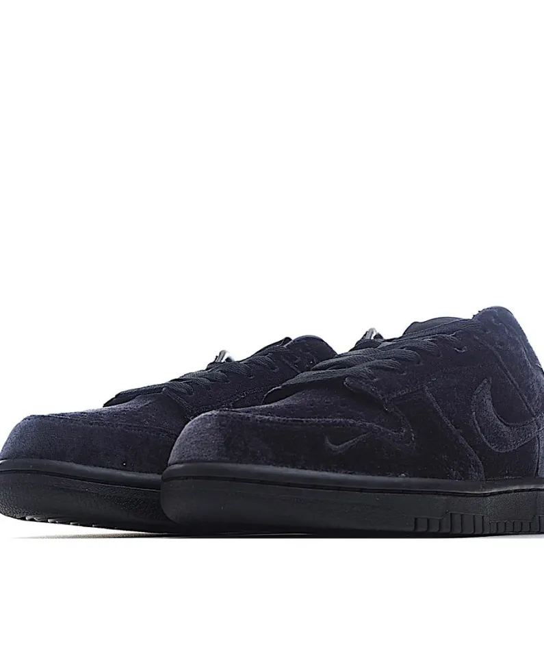 Dover Street Market x Nike Dunk Low“Triple Black 