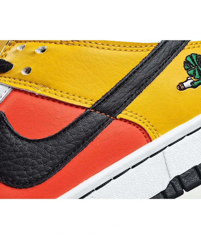 Nike SB Dunk Low Raygun Sneakers