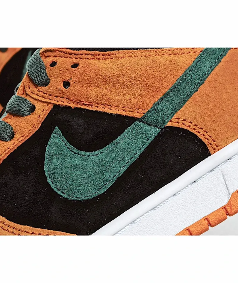 Nike SB Dunk Low SPCeramic Low Top Sneakers