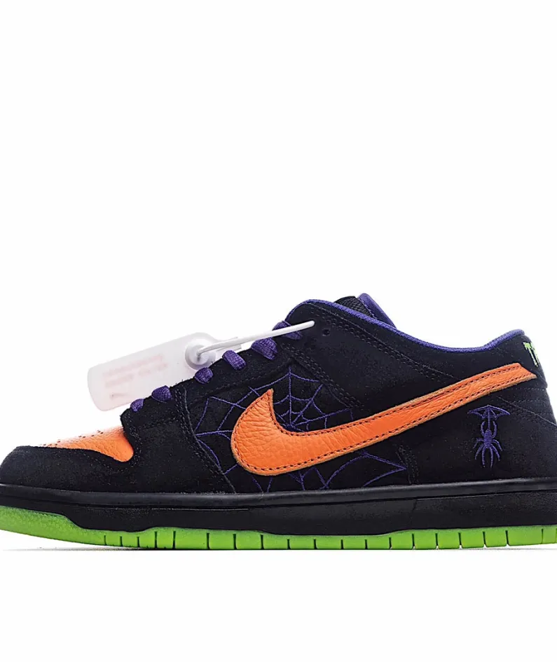 Nike SB DunkNight Of Mischief Low Top Sneakers