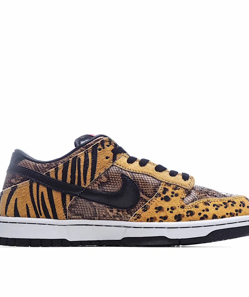 Nike SB Dunk Low Low-Top Sneakers