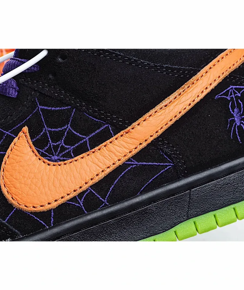 Nike SB DunkNight Of Mischief Low Top Sneakers