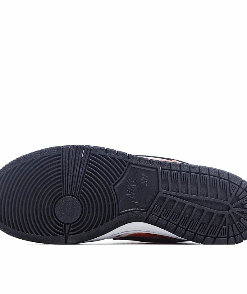 Nike SB Dunk Low “Raygun