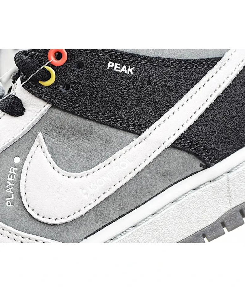 Nike sb dunk "VX1000 Comcorder" black, white and gray