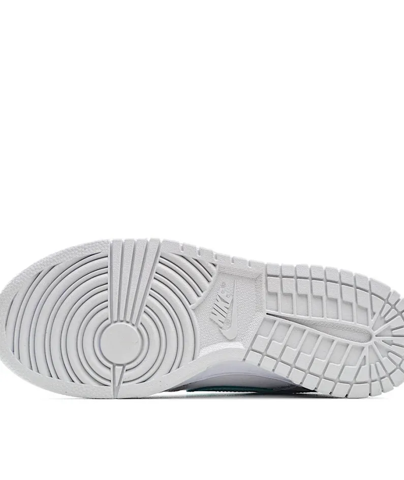 Nike Dunk SB Low Sneakers