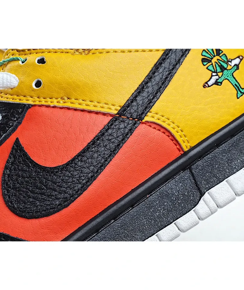 Nike SB Dunk Low Raygun 