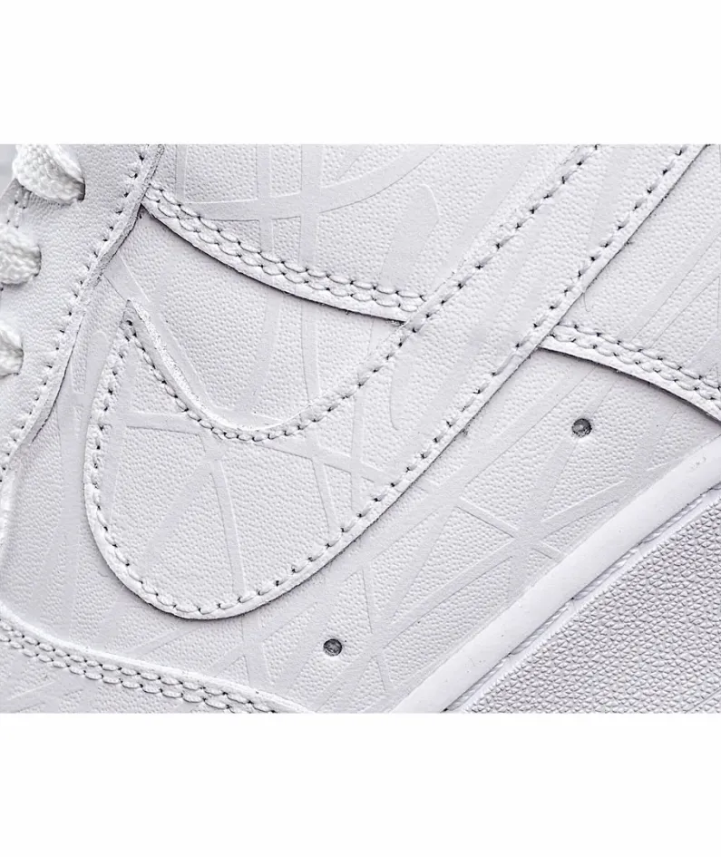 Nike Wmns Air Force 107White/Noctilucente Low-Top Sneakers