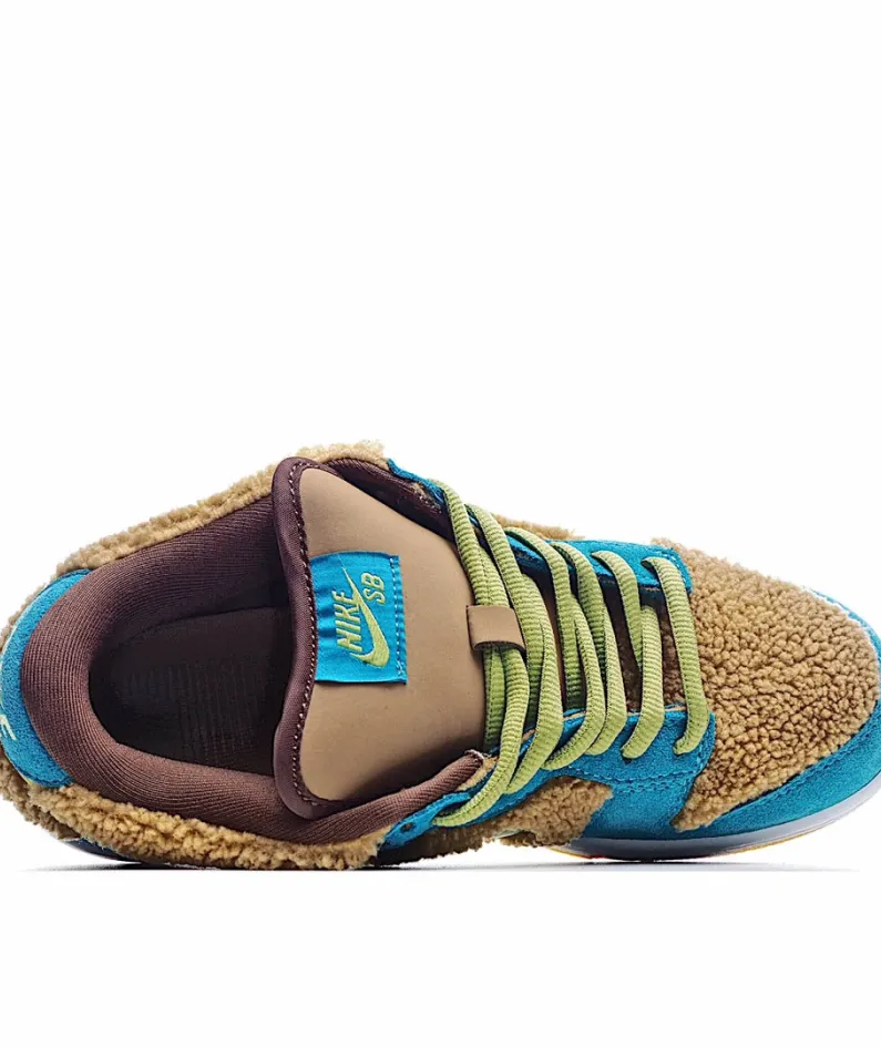 Nike SB Dunk Low Low-Top Sneakers