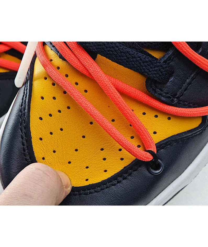 OFF-WHITE x Futura x Nike Dunk Low 板鞋  
