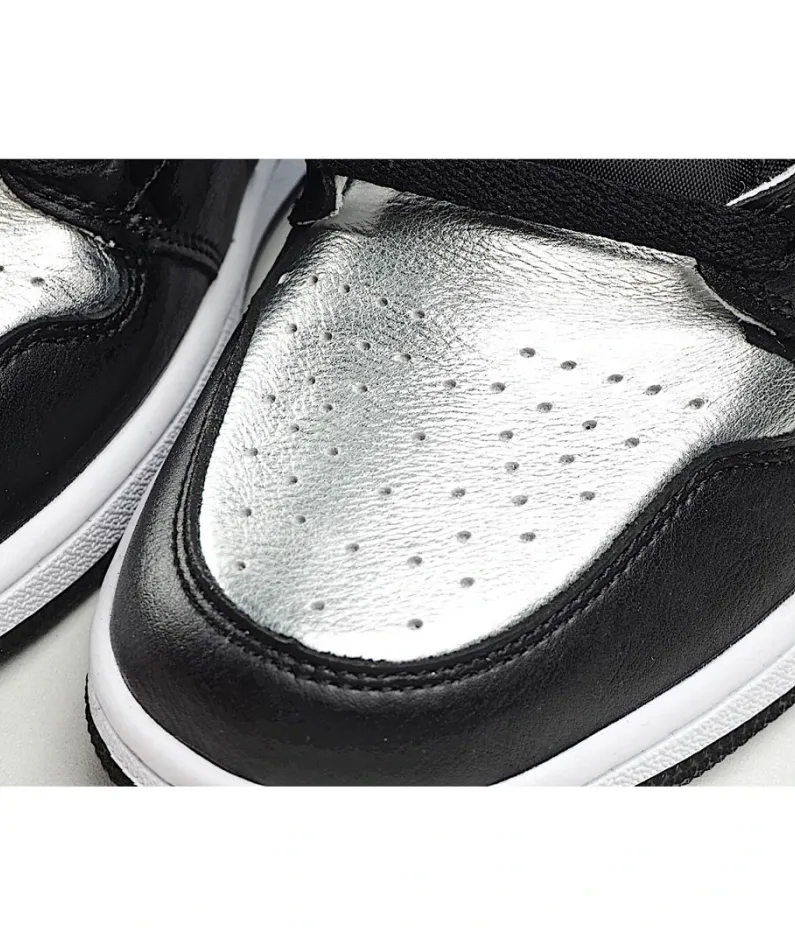 Wmns Air Jordan 1 Retro High OG 'Silver Toe'