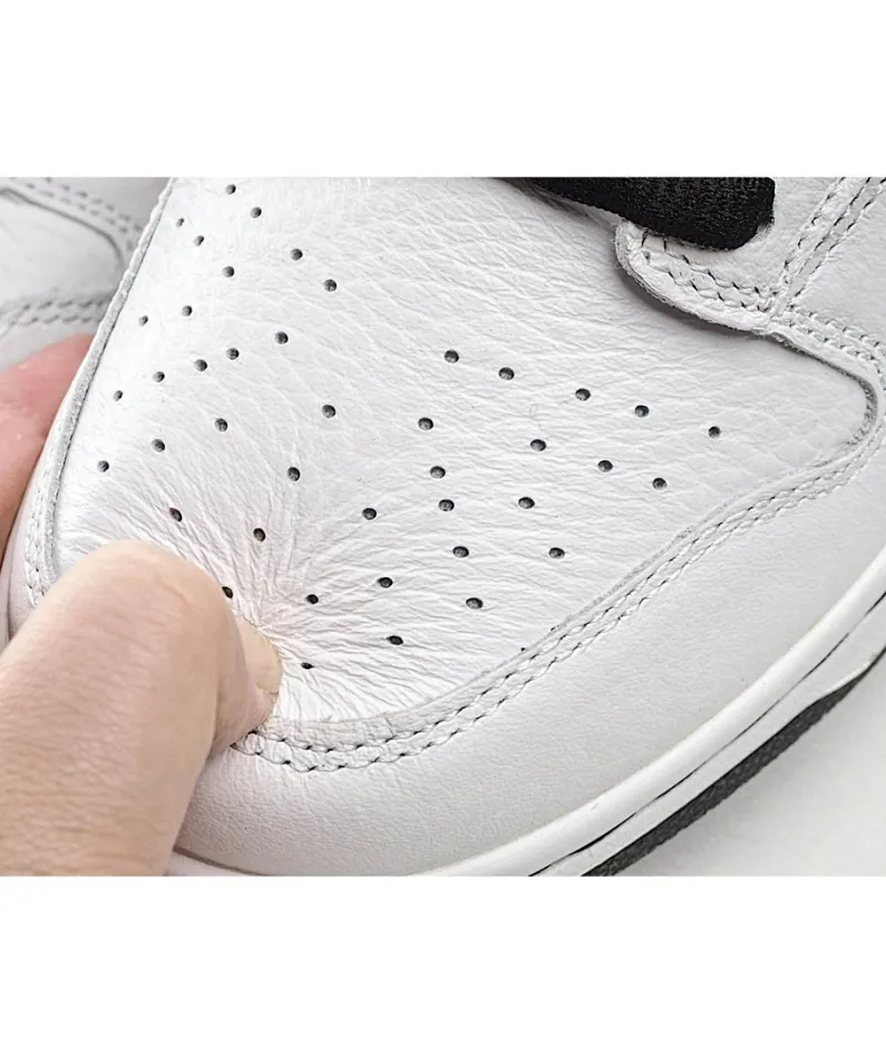 Nike SB Dunk Low Raygun Sneakers