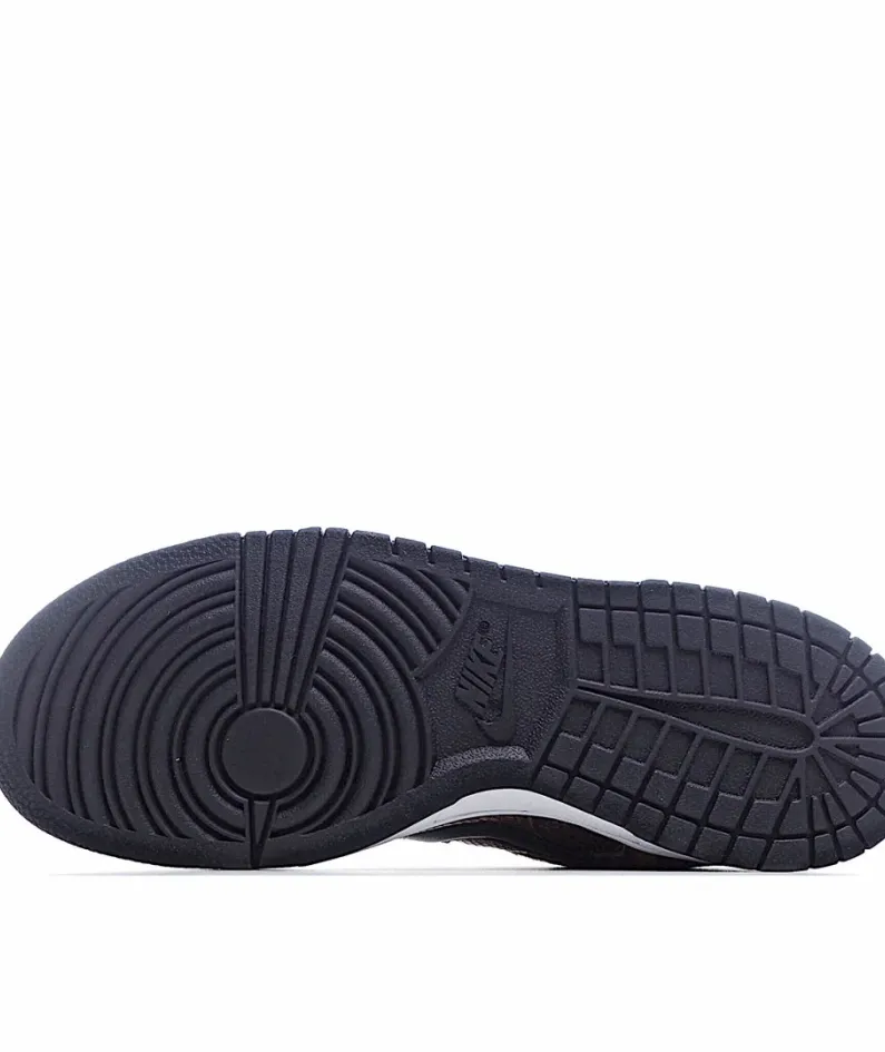 Nike SB Dunk Low Low-Top Sneakers