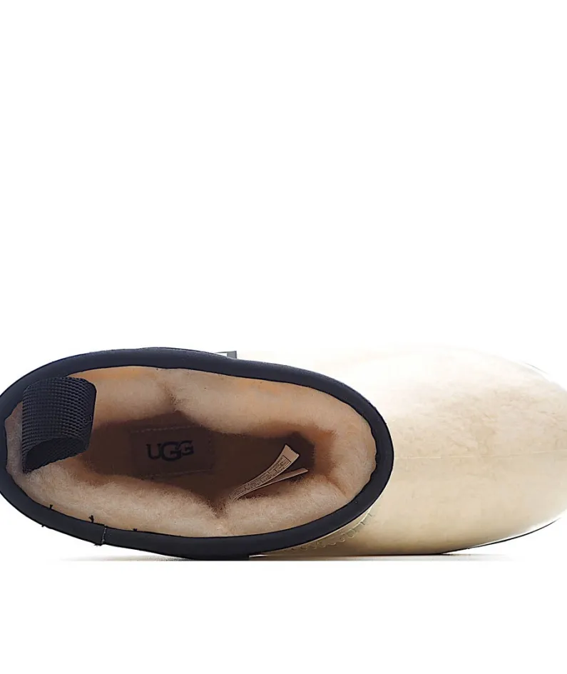 UGG Classic Mini series snow boots