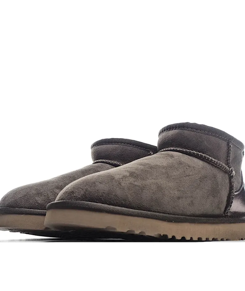 UGG Classic Mini series snow boots