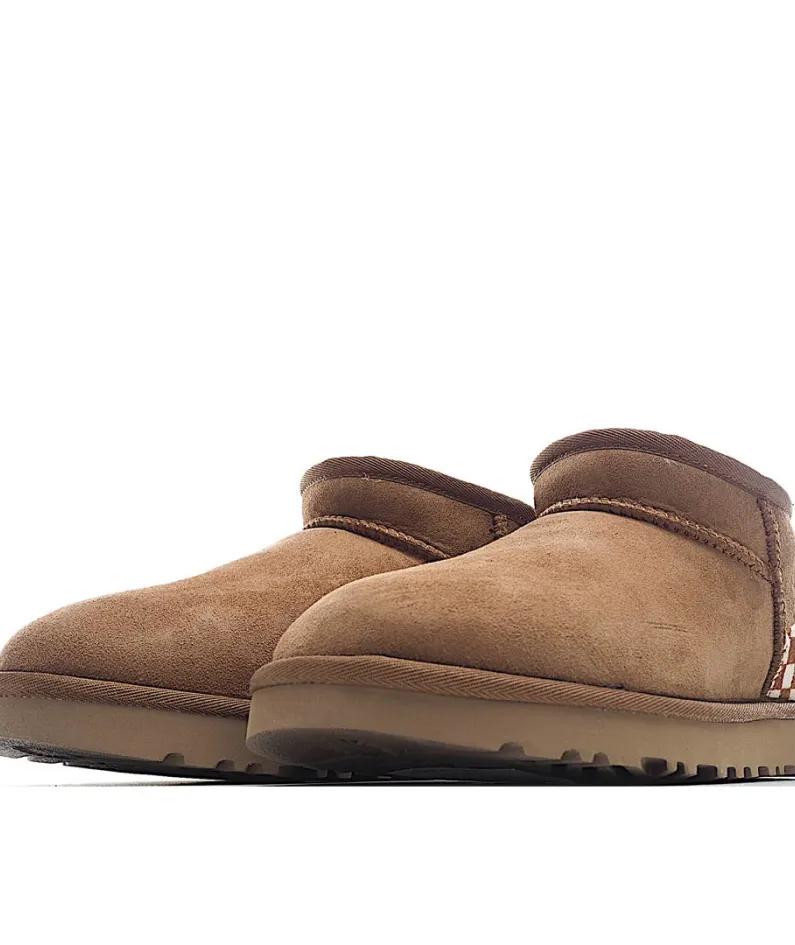 UGG Classic Mini series snow boots