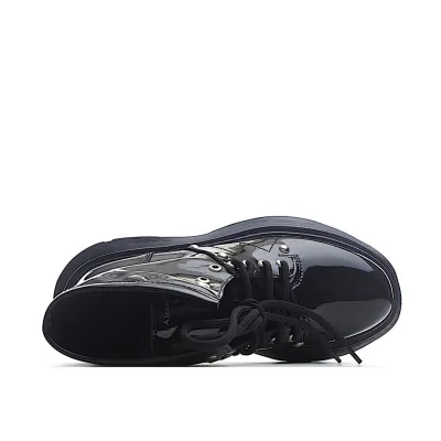   Alexander McQueen  