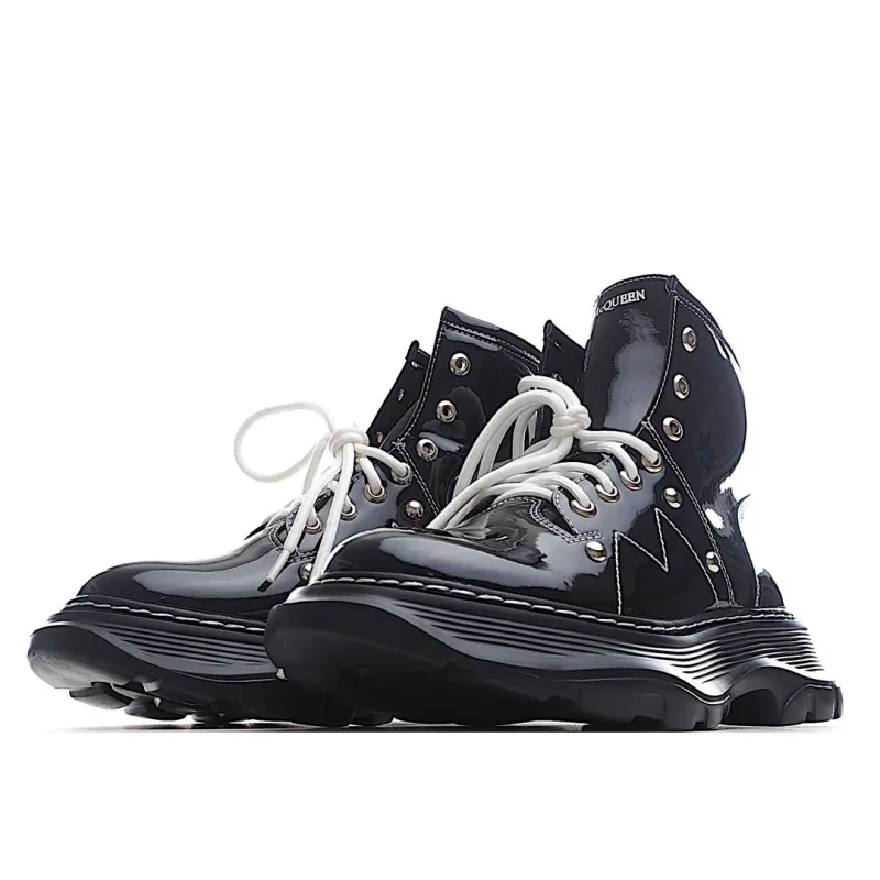   Alexander McQueen  