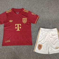 Kid Size Fußball-Club Bayern München 125 years edition 2025/26 home football shirt shorts set