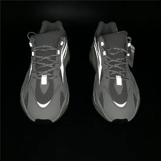 ADIDAS YEEZY BOOST 700 V2  STATIC WAVE RUNNER  EF2829
