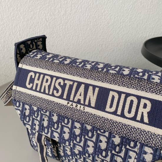 DIOR Oblique classic messenger bag size: 27×28×11cm